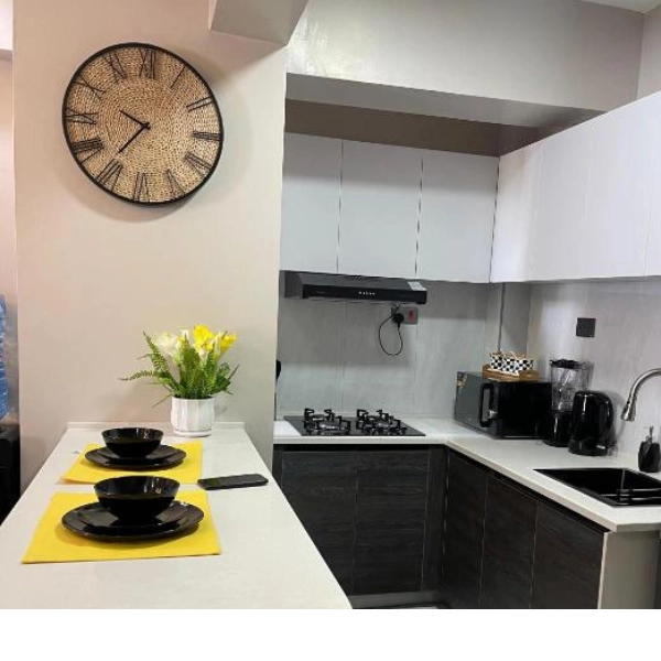 Modern fitted kitchen at Kindaruma Home Apartments for Rent